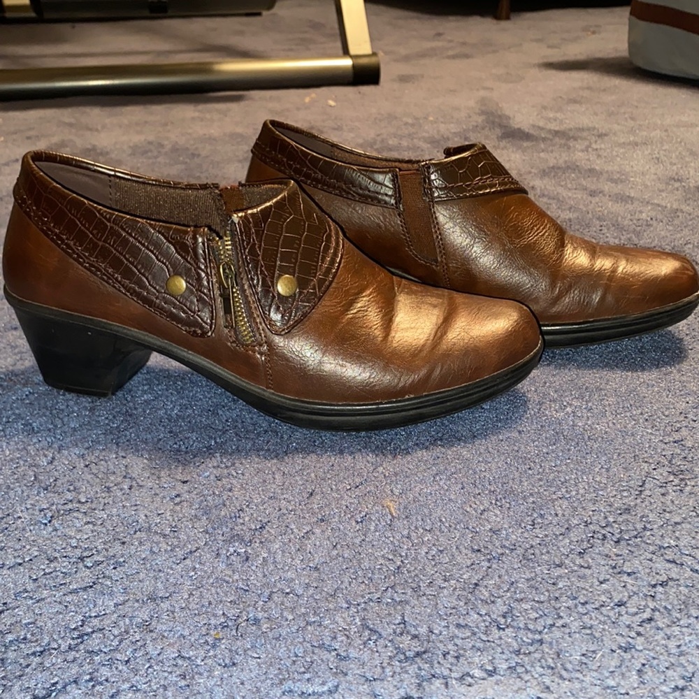 Brown Closed Toe Shoes,  Womens Size 10, Cleaned & Sanitized